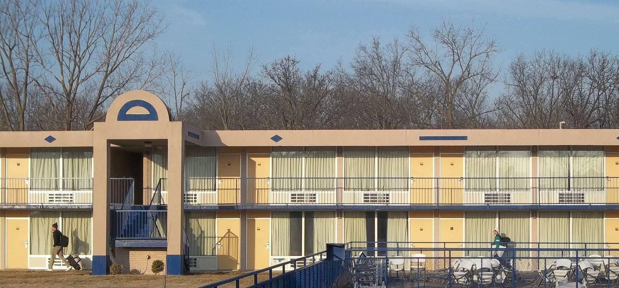 Macomb Inn エクステリア 写真