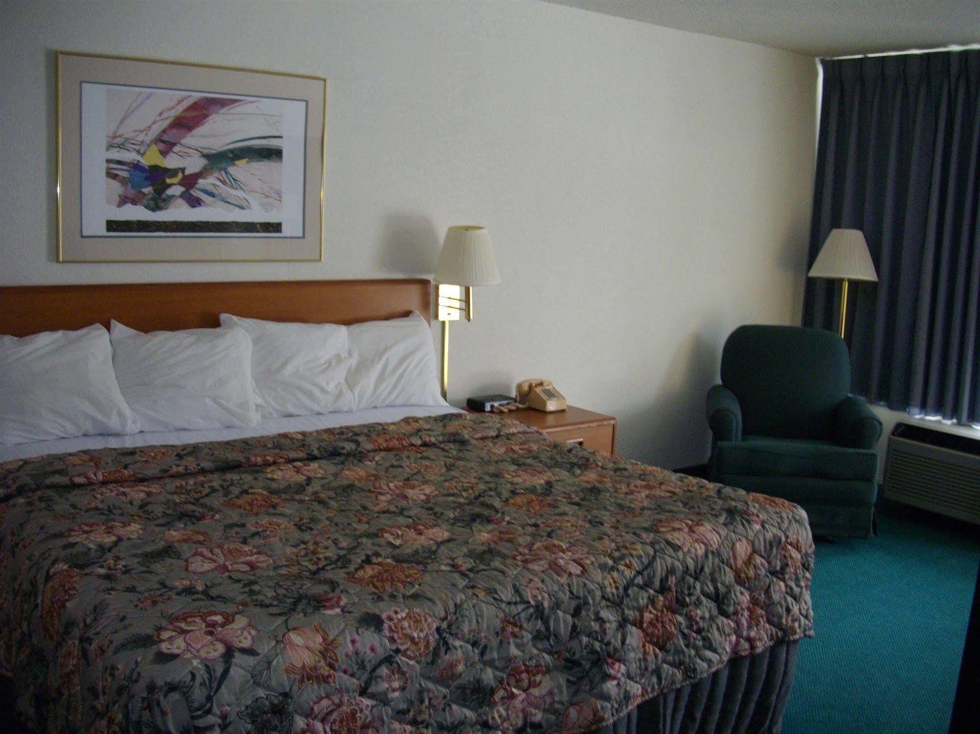 Macomb Inn エクステリア 写真