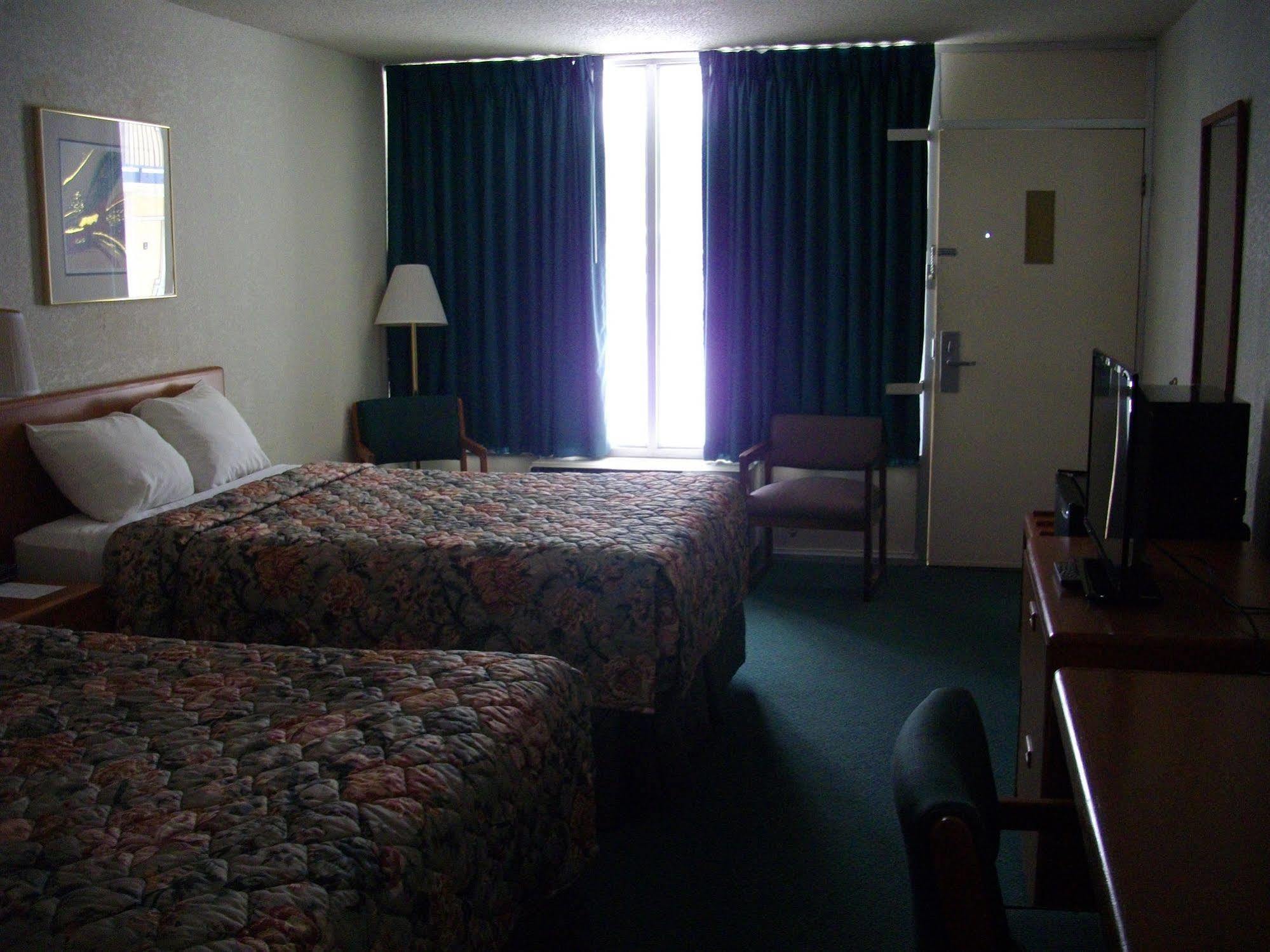 Macomb Inn エクステリア 写真