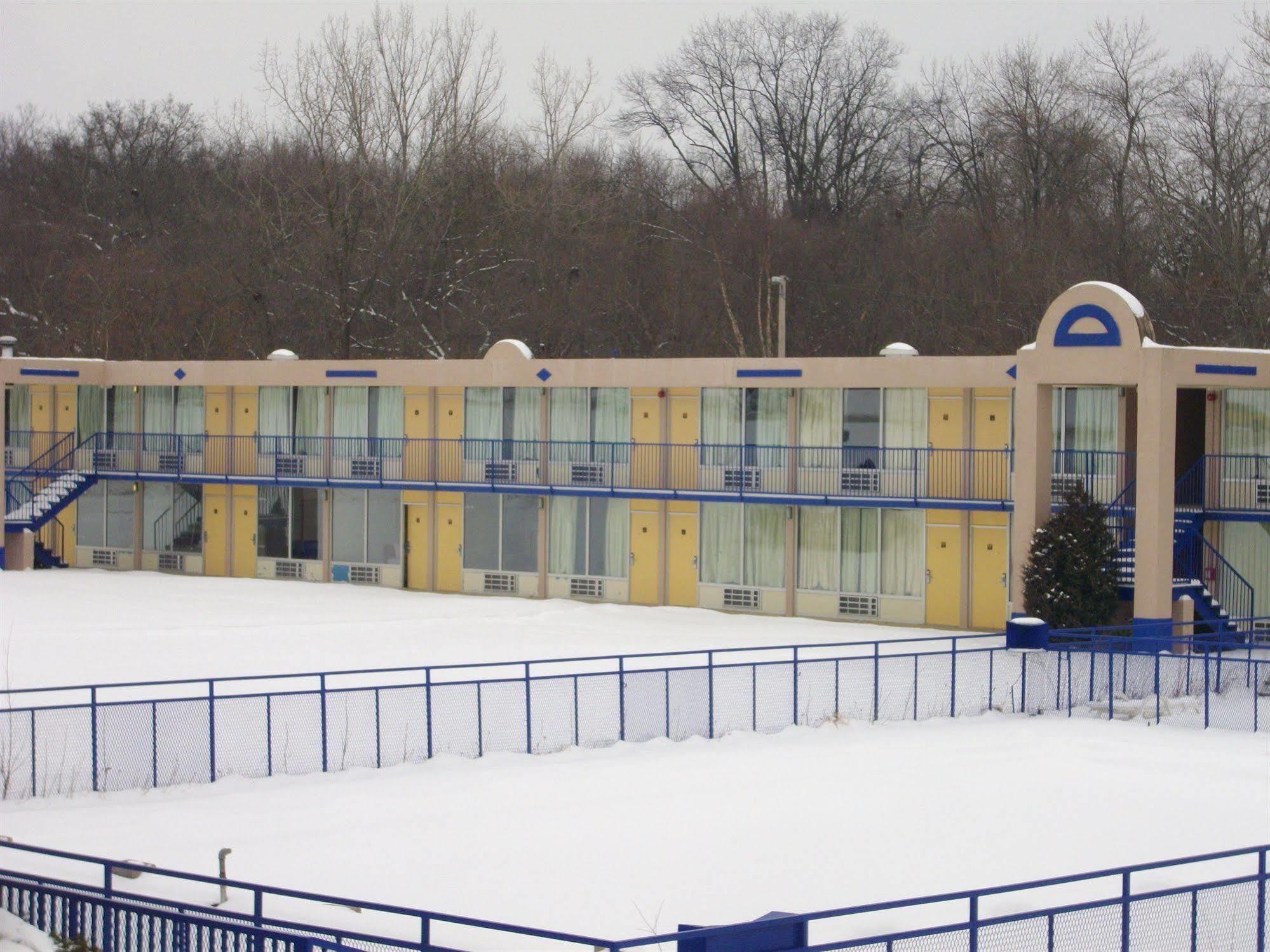 Macomb Inn エクステリア 写真