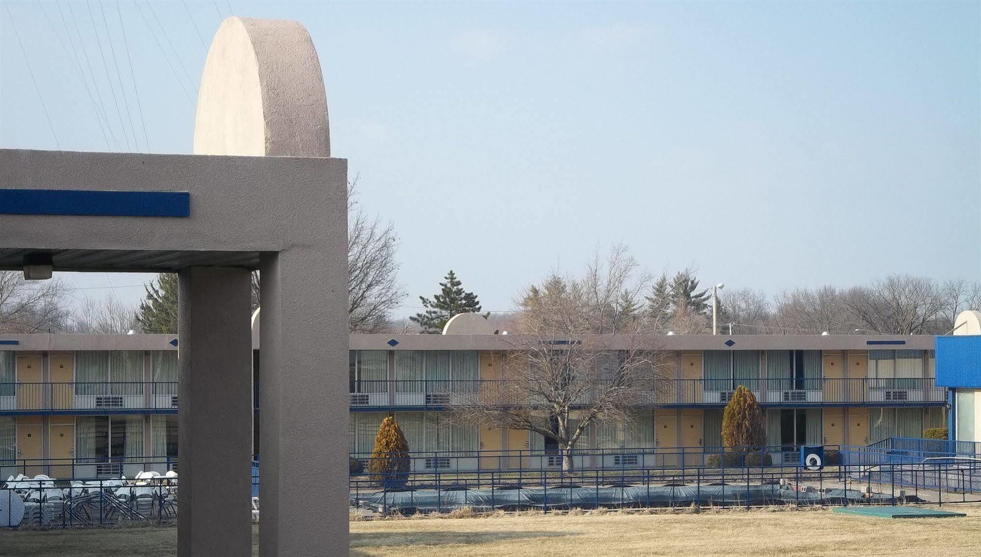 Macomb Inn エクステリア 写真
